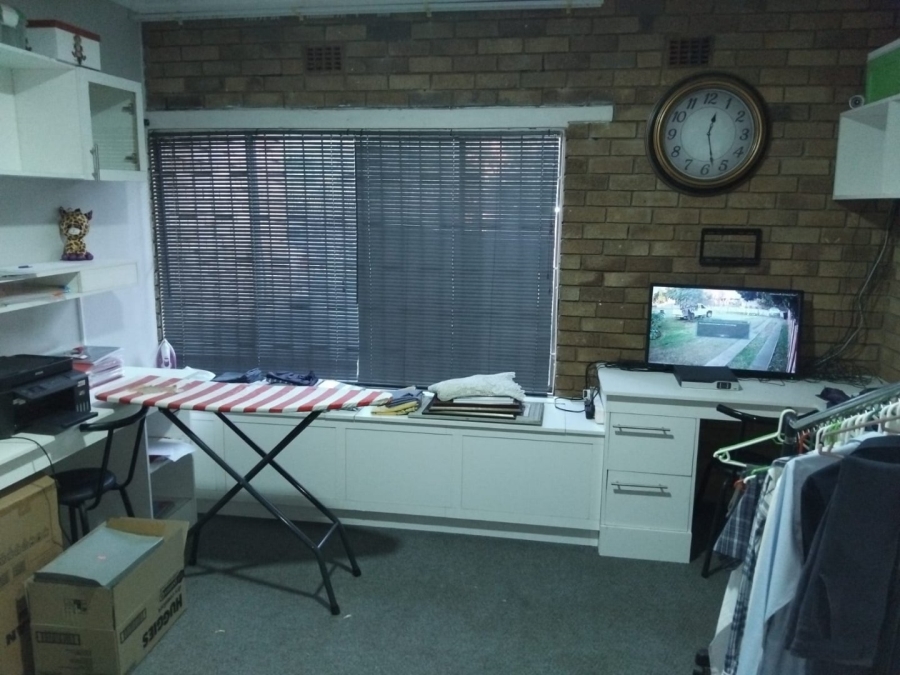4 Bedroom Property for Sale in Lourenspark North West
